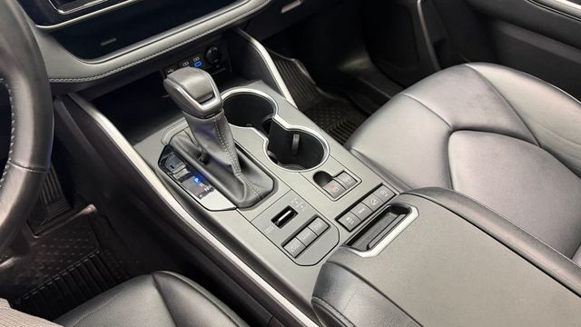 2022 Toyota Highlander XLE AWD - 23034743 - 21