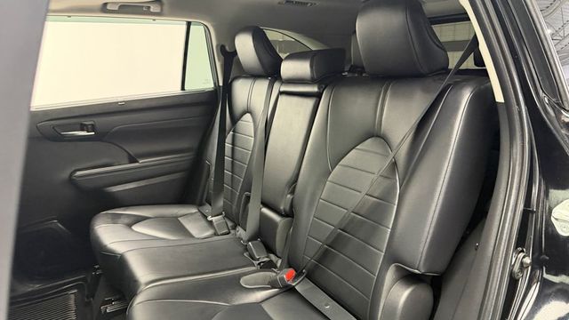 2022 Toyota Highlander XLE AWD - 23034743 - 31