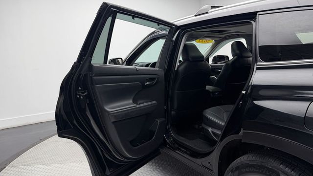2022 Toyota Highlander XLE AWD - 23034743 - 32