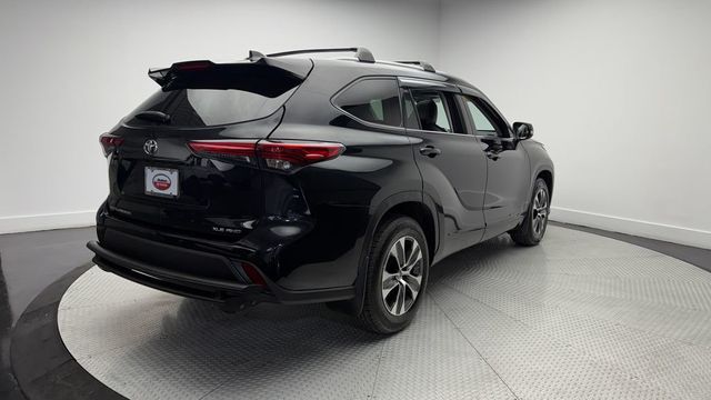 2022 Toyota Highlander XLE AWD - 23034743 - 40
