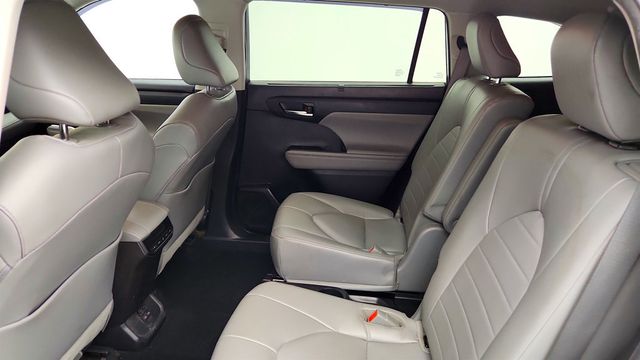 2022 Toyota Highlander XLE AWD - 23043971 - 19