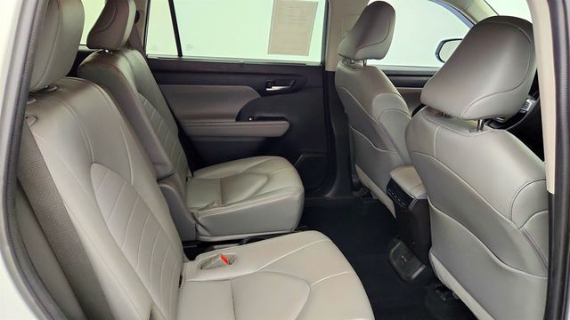 2022 Toyota Highlander XLE AWD - 23043971 - 21