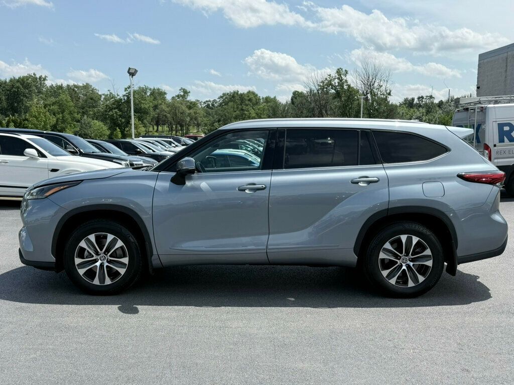2022 Toyota Highlander XLE photo 17