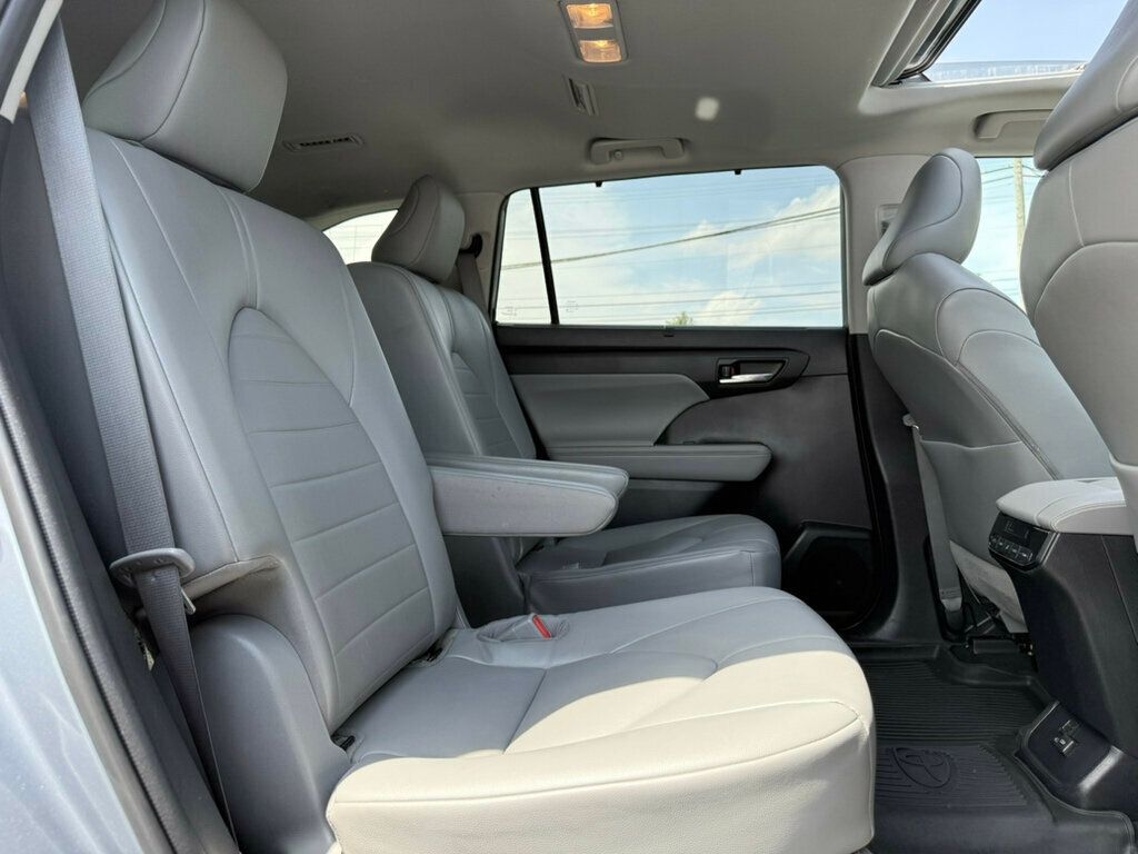 2022 Toyota Highlander XLE photo 20