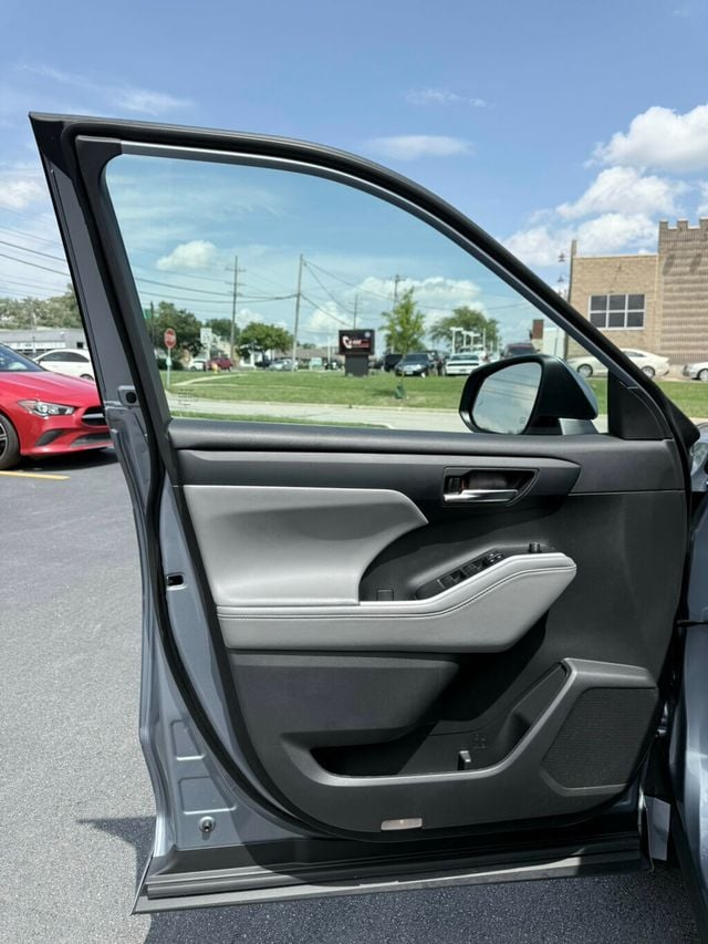 2022 Toyota Highlander XLE AWD - 22885246 - 21