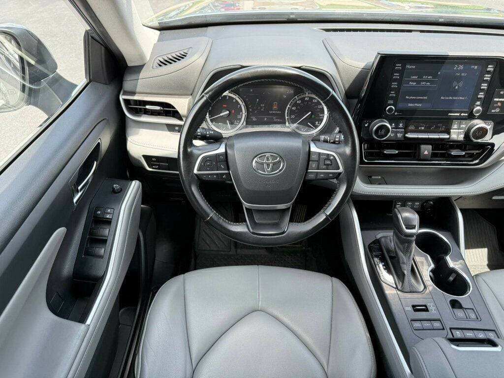 2022 Toyota Highlander XLE photo 24