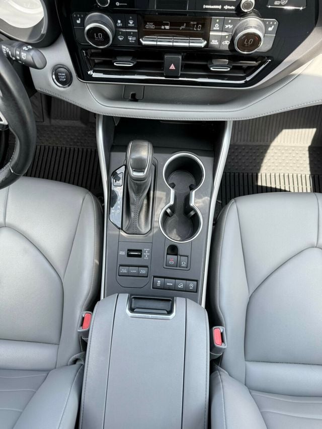 2022 Toyota Highlander XLE AWD - 22885246 - 24