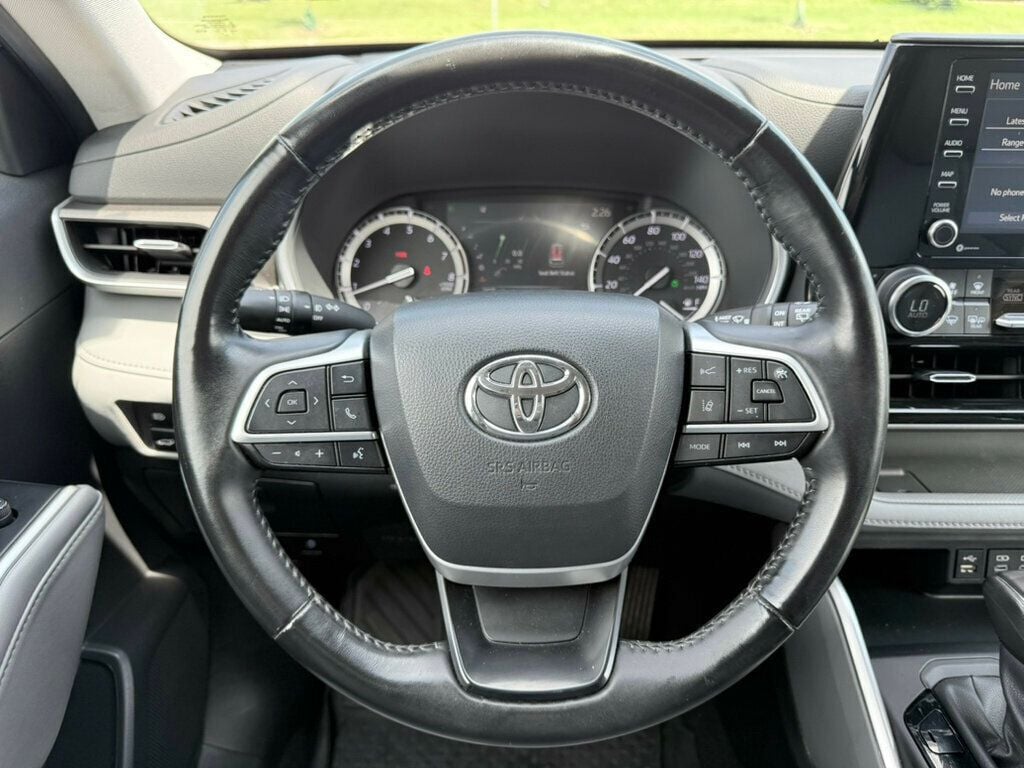2022 Toyota Highlander XLE photo 26