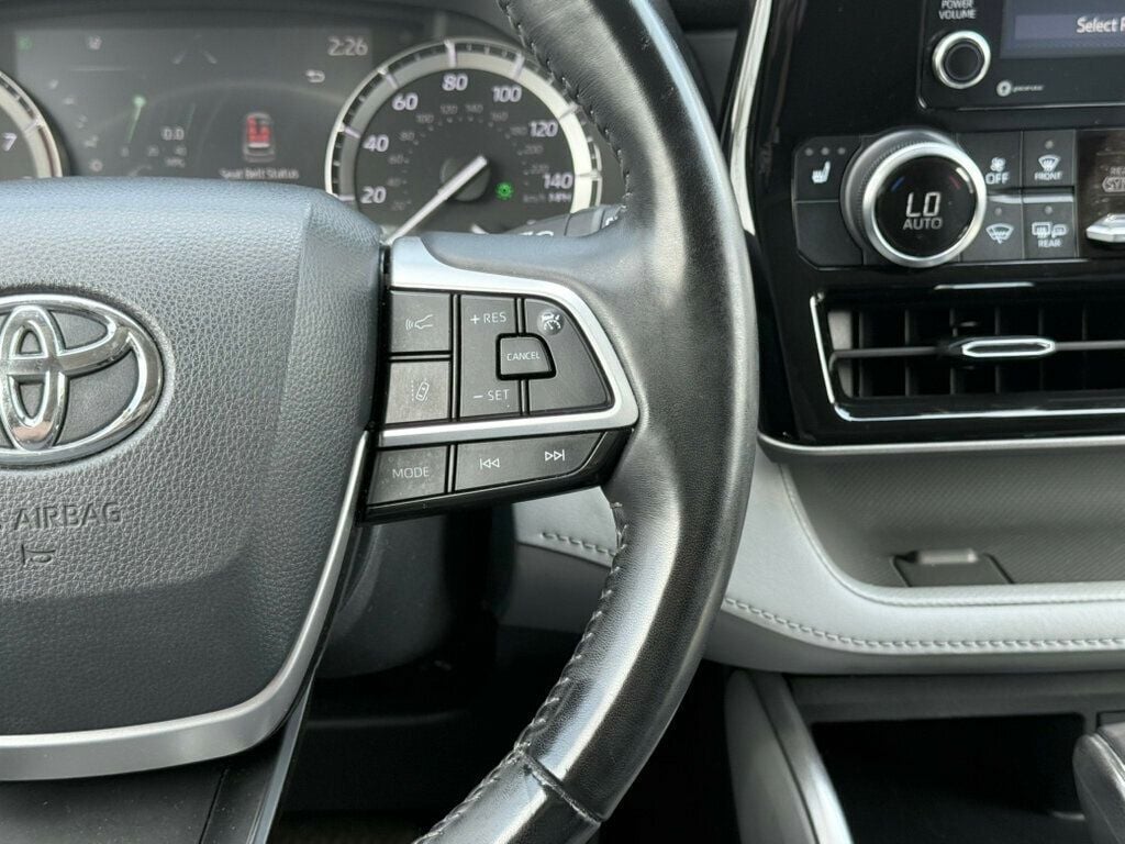 2022 Toyota Highlander XLE photo 29