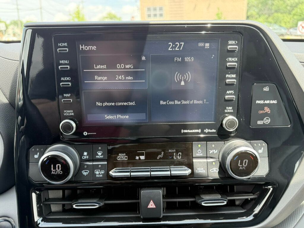 2022 Toyota Highlander XLE photo 3
