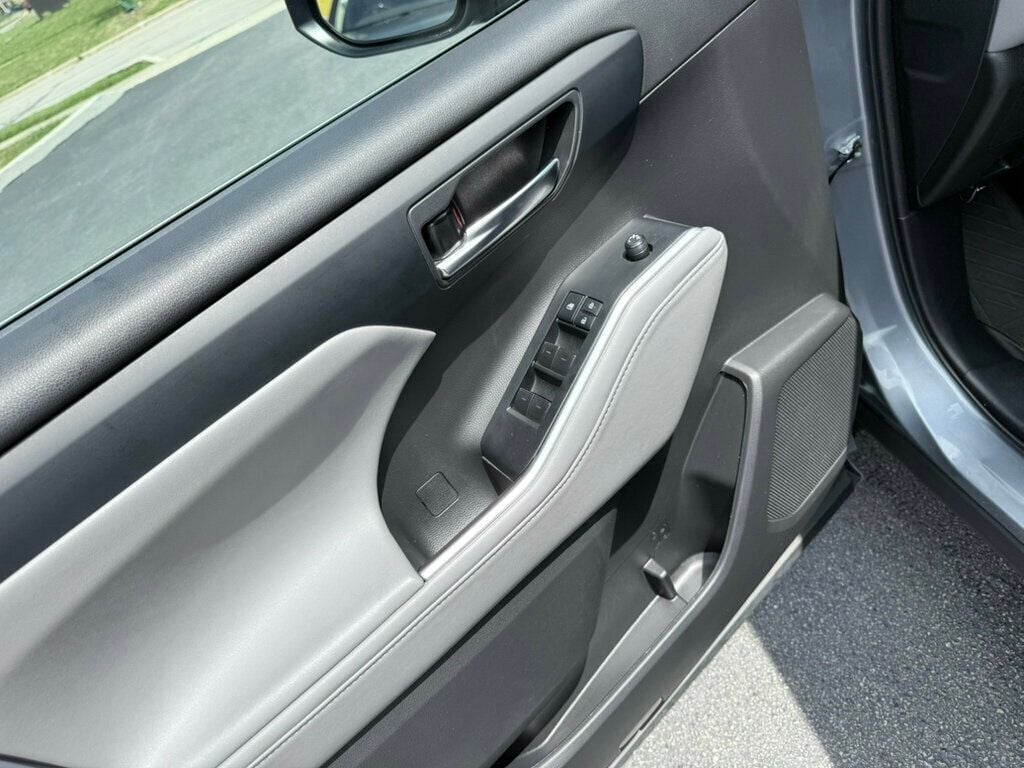 2022 Toyota Highlander XLE photo 35