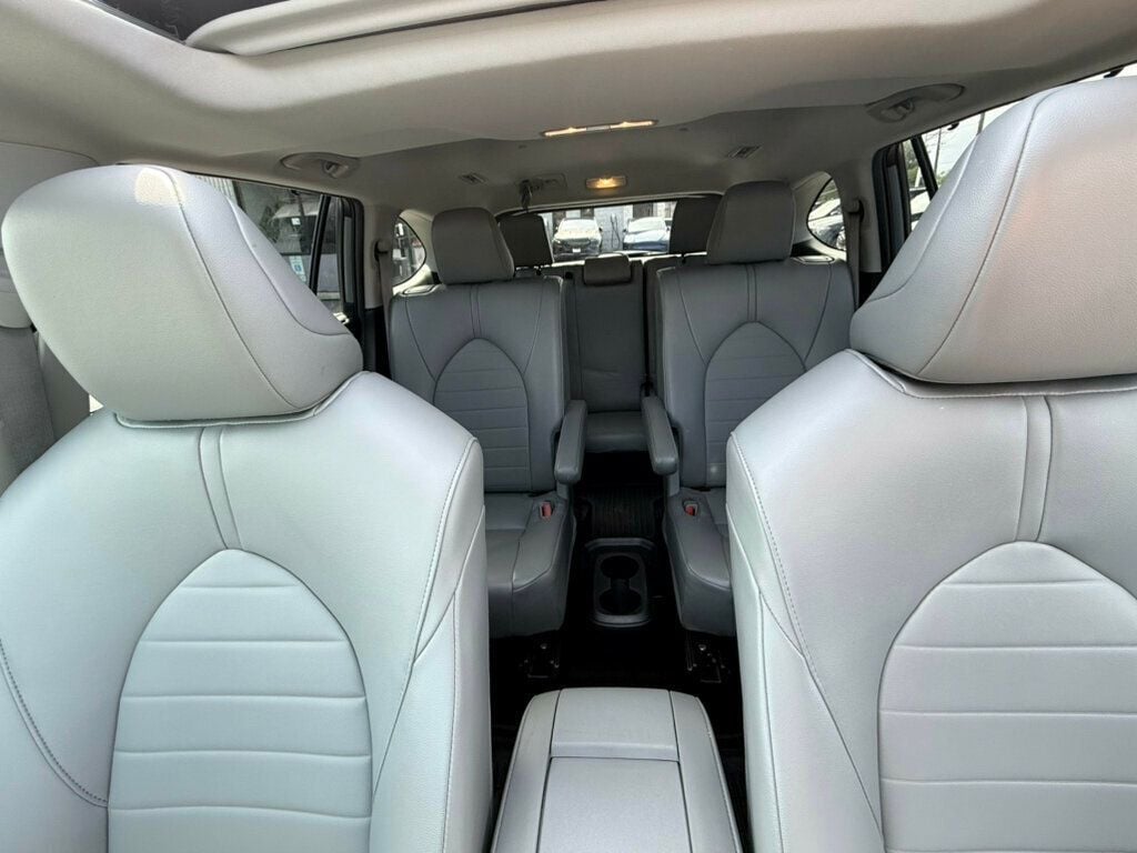 2022 Toyota Highlander XLE photo 37