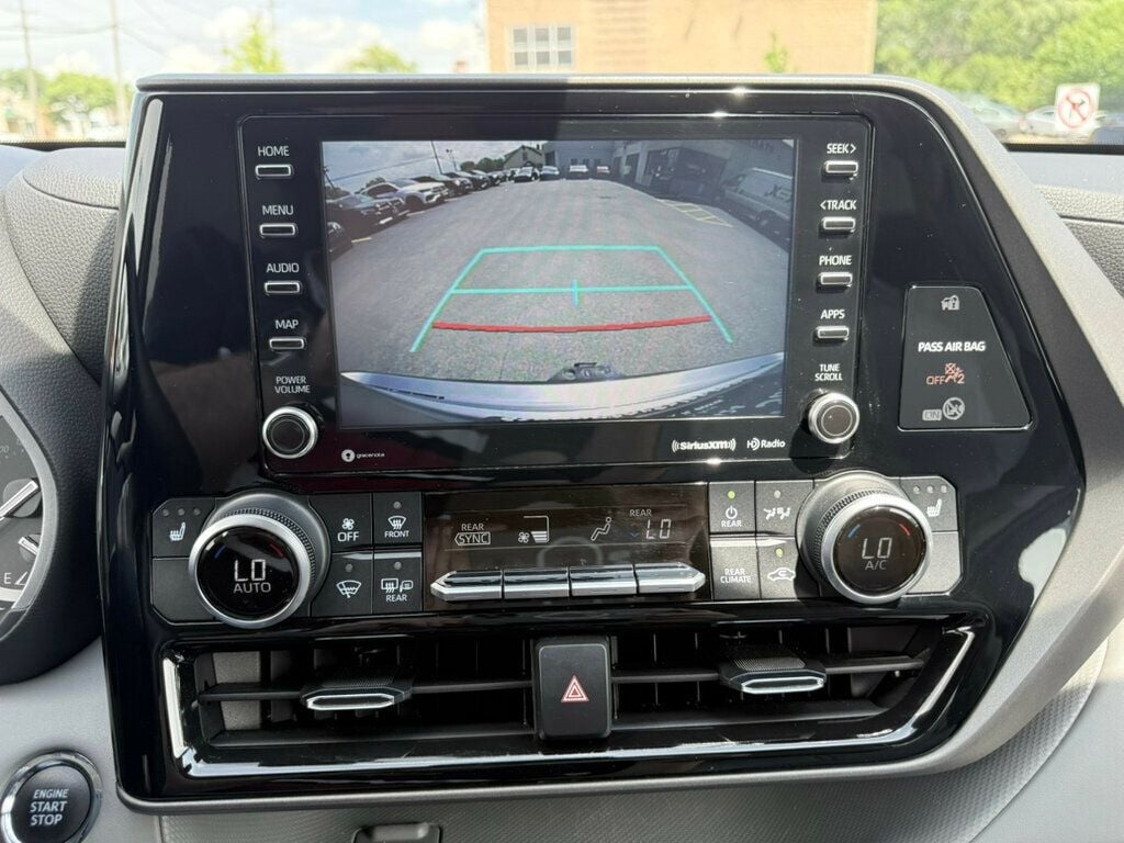 2022 Toyota Highlander XLE photo 4