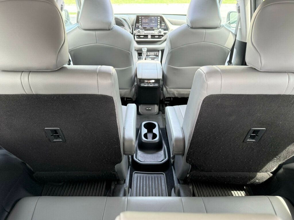 2022 Toyota Highlander XLE photo 38
