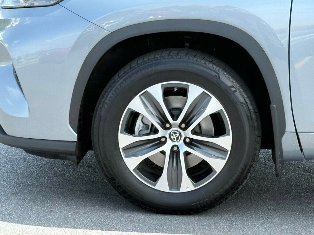 2022 Toyota Highlander XLE photo 42