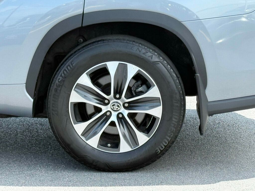 2022 Toyota Highlander XLE photo 43