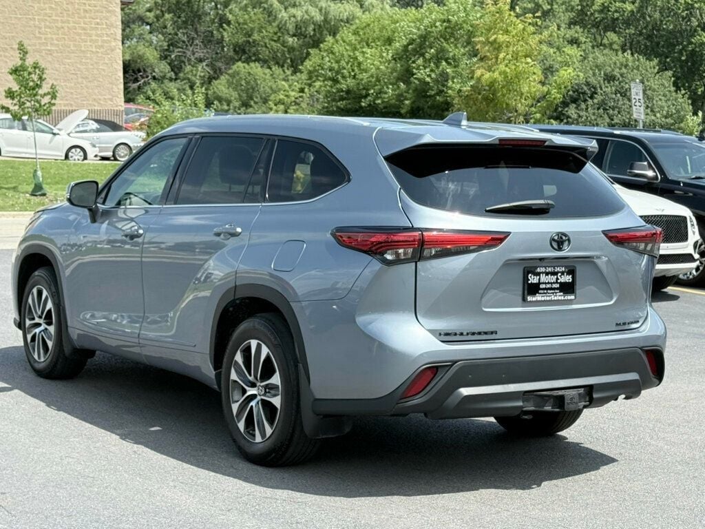 2022 Toyota Highlander XLE photo 6