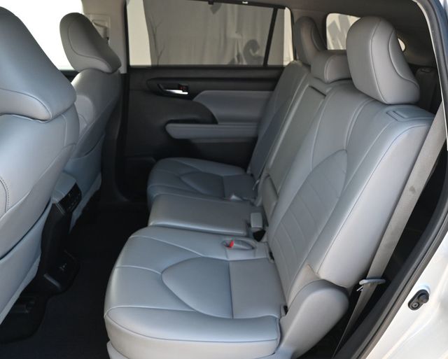 2022 Toyota Highlander XLE FWD - 23000127 - 13