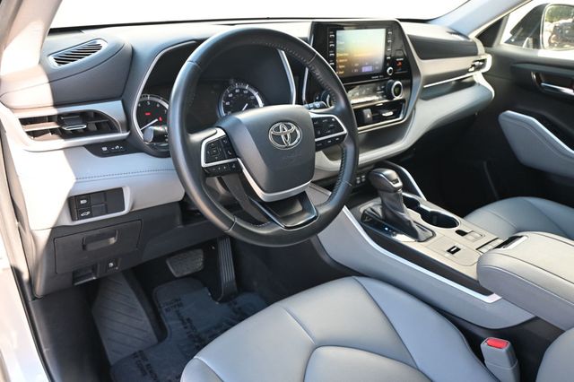 2022 Toyota Highlander XLE FWD - 23000127 - 6