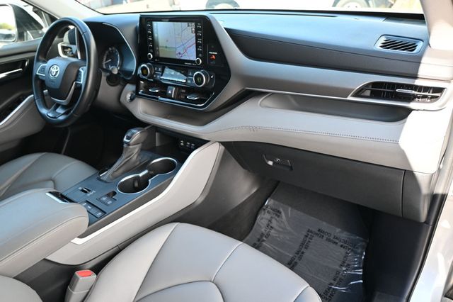 2022 Toyota Highlander XLE FWD - 23000127 - 7