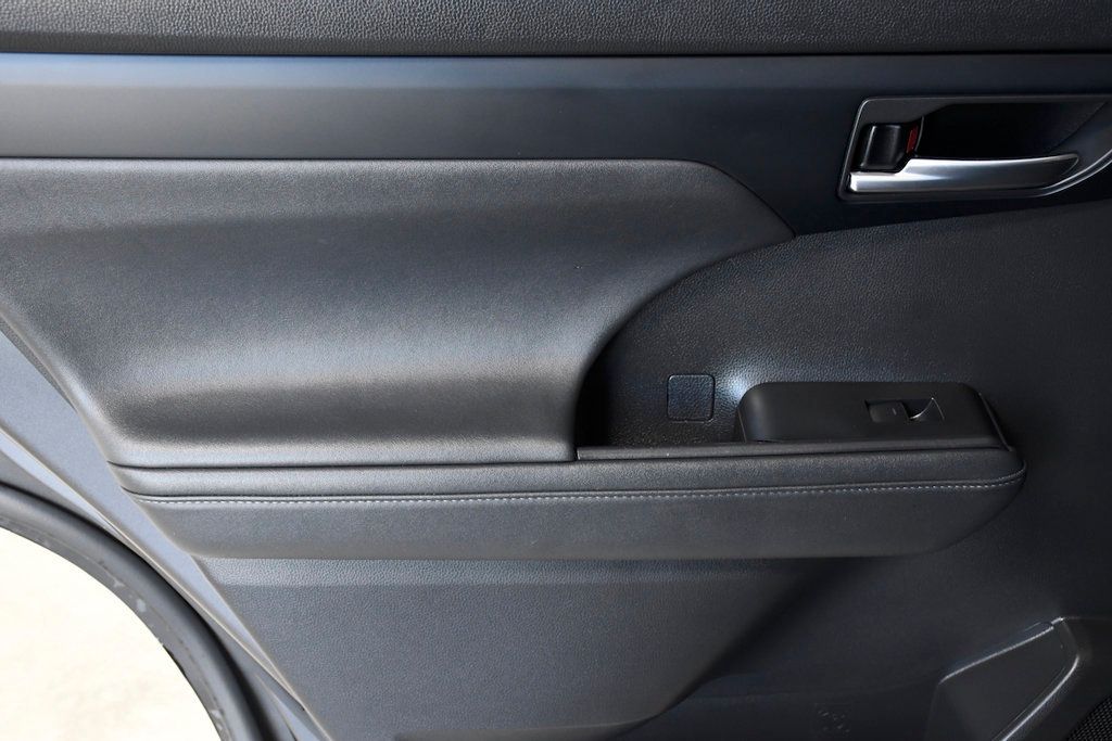 2022 Toyota Highlander XLE FWD - 22804423 - 10