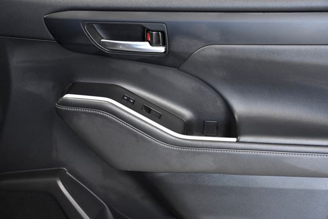2022 Toyota Highlander XLE FWD - 22804423 - 19