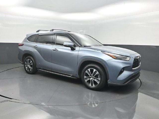 2022 Toyota Highlander XLE FWD - 23081041 - 28