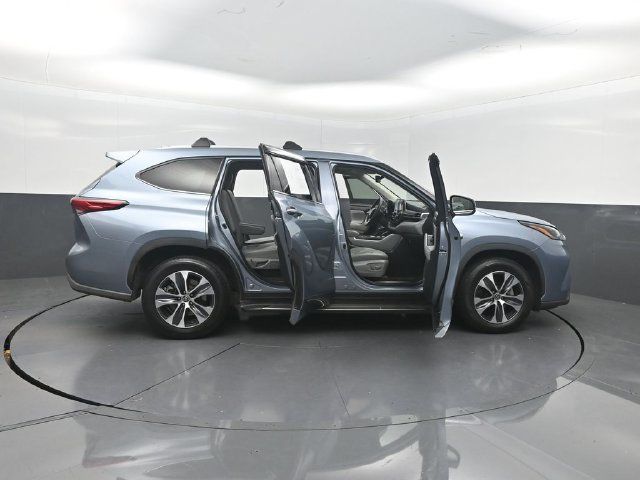 2022 Toyota Highlander XLE FWD - 23081041 - 31
