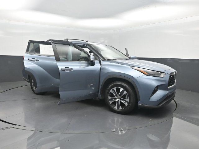 2022 Toyota Highlander XLE FWD - 23081041 - 32
