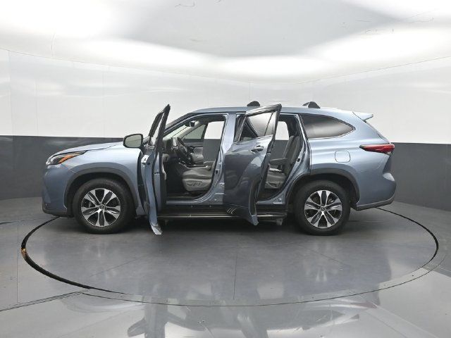 2022 Toyota Highlander XLE FWD - 23081041 - 33
