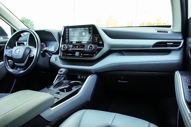 2022 Toyota Highlander XLE FWD - 22959733 - 13
