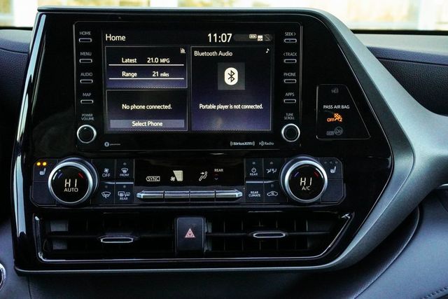 2022 Toyota Highlander XLE FWD - 22959733 - 19