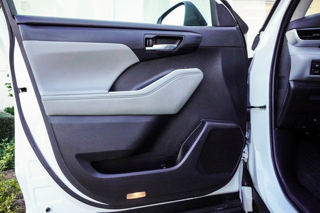 2022 Toyota Highlander XLE FWD - 22959733 - 29