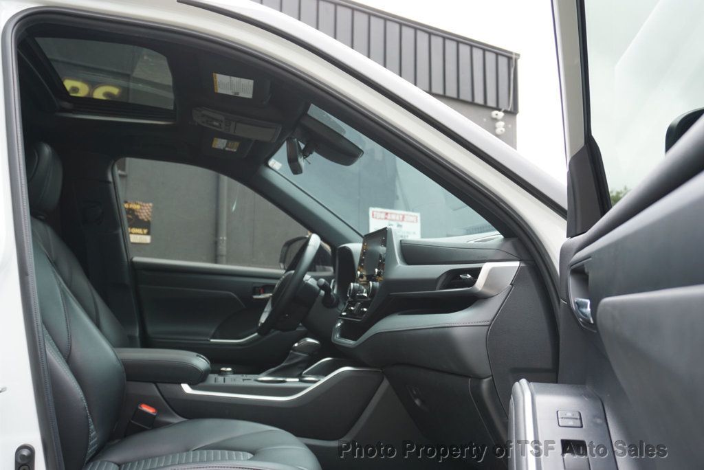 2022 Toyota Highlander XSE photo 11
