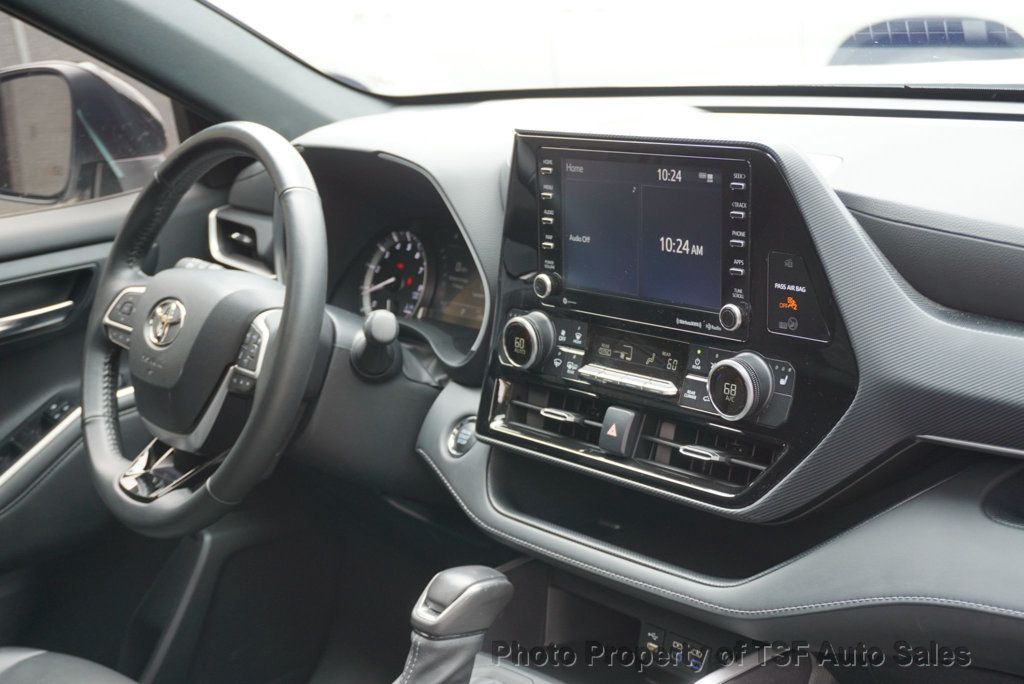 2022 Toyota Highlander XSE photo 17