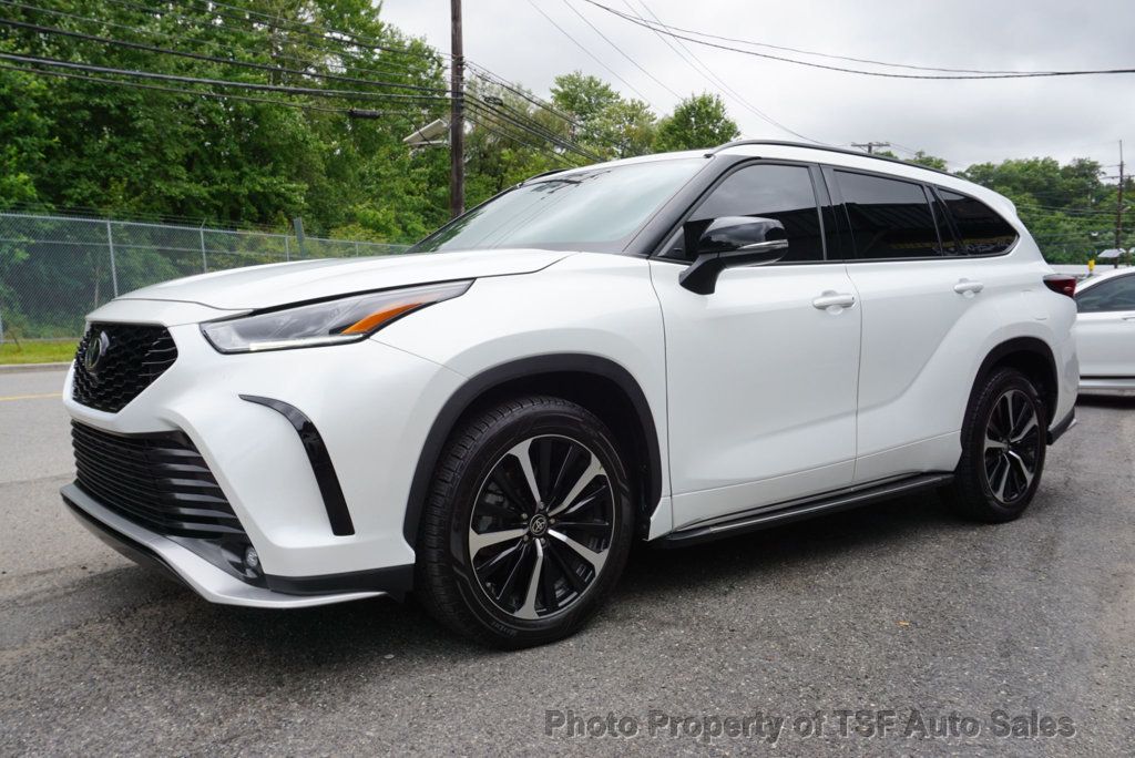 2022 Toyota Highlander XSE photo 3