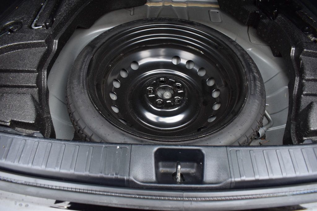 2022 Toyota Prius LE - 22950107 - 44