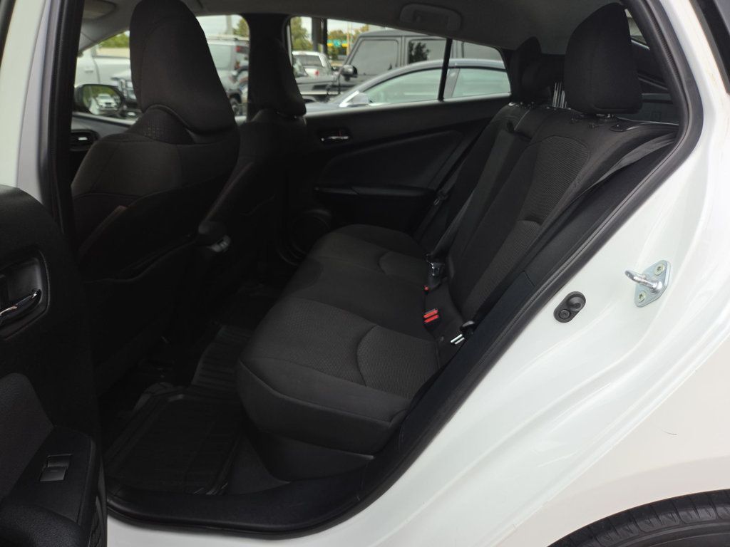 Toyota Prius photo 10