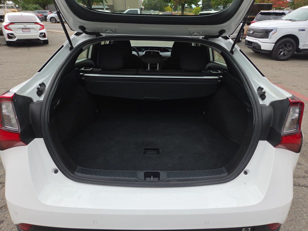 Toyota Prius photo 11