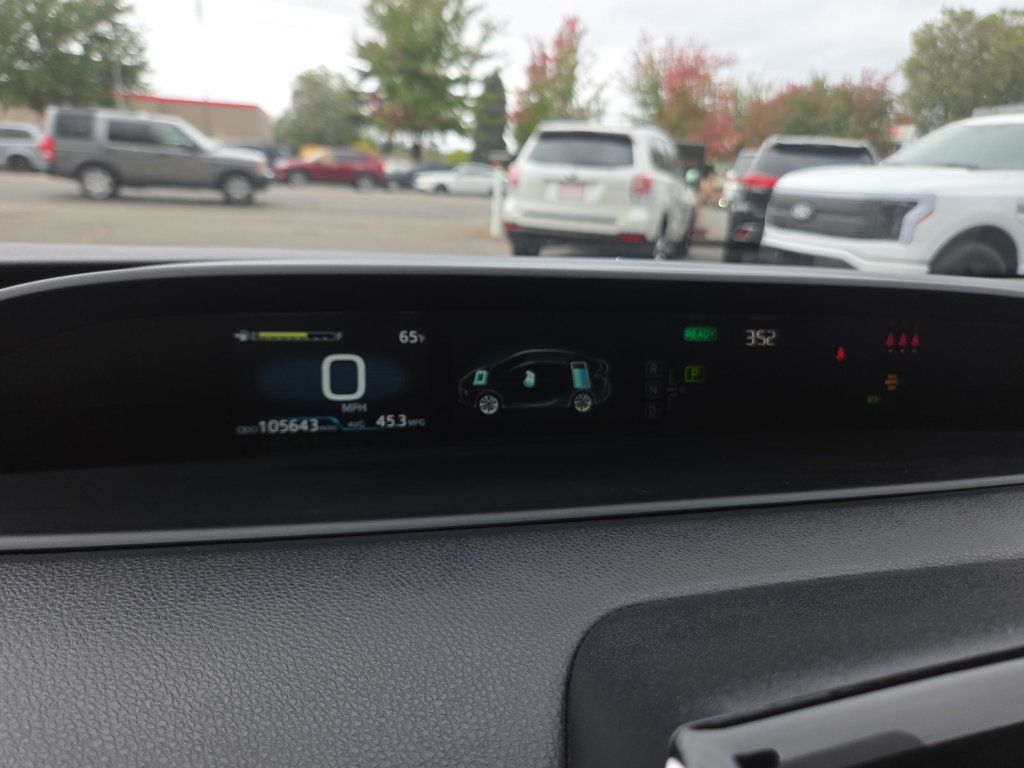 Toyota Prius photo 16
