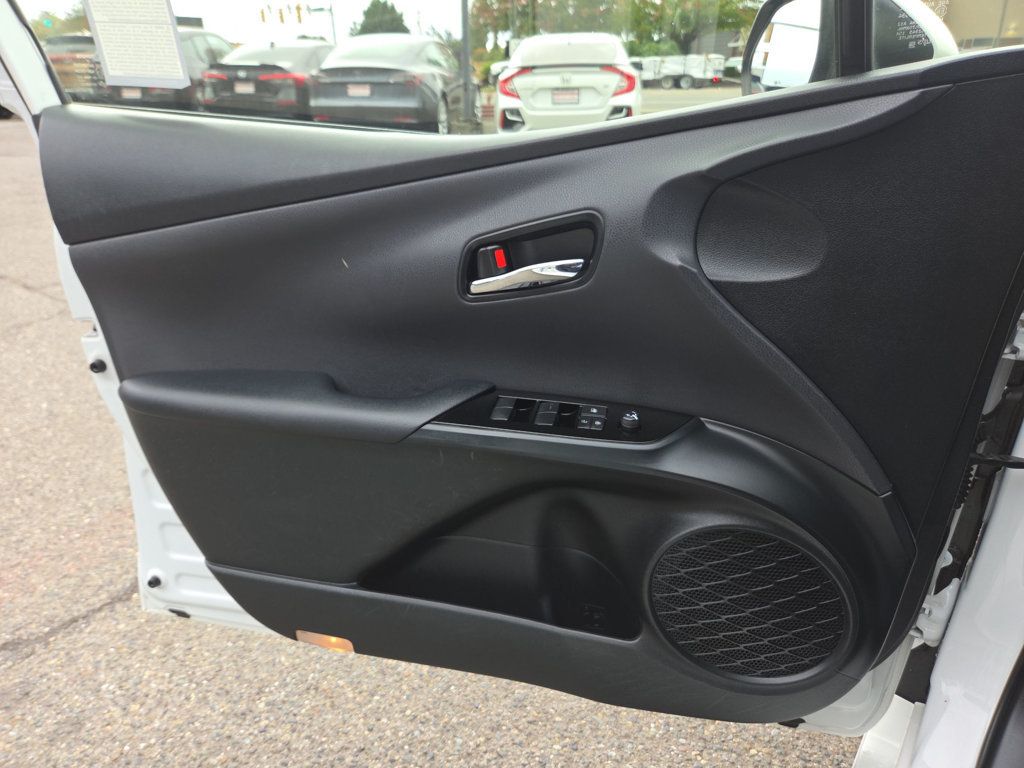 Toyota Prius photo 19