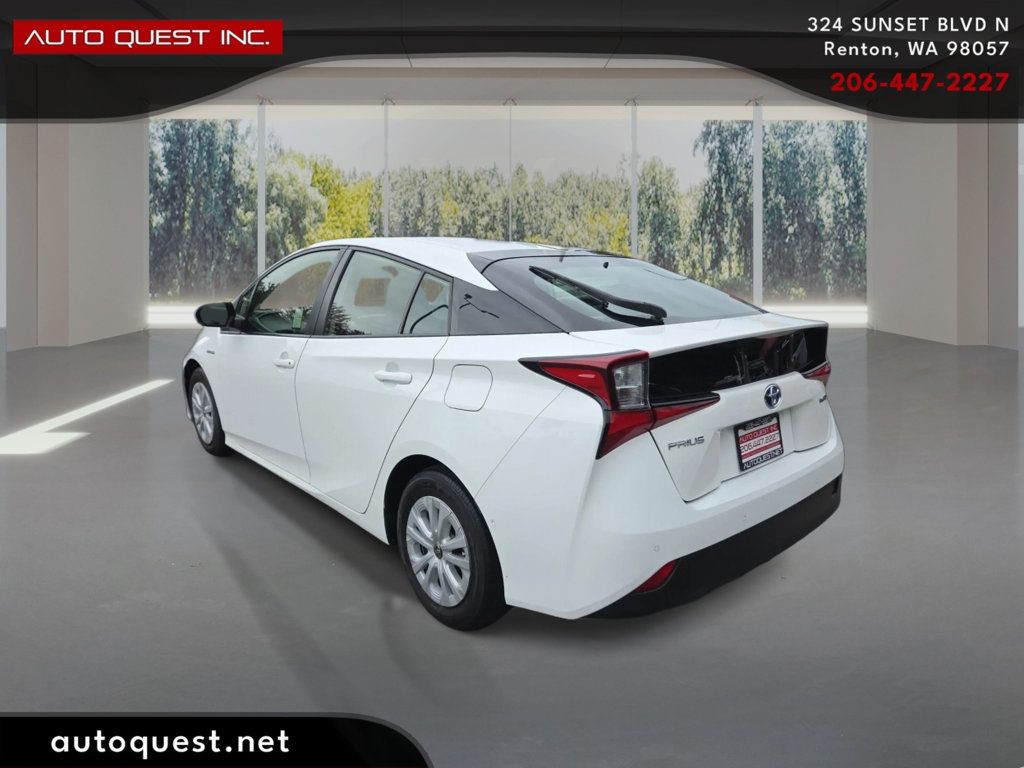 Toyota Prius photo 7