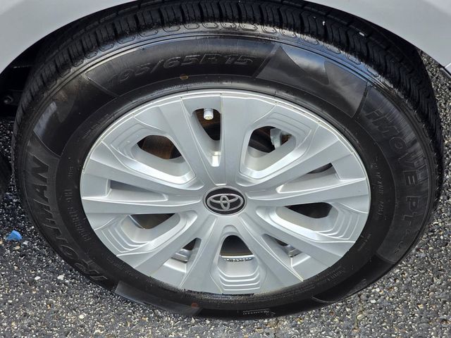 2022 Toyota Prius L Eco - 23089740 - 31