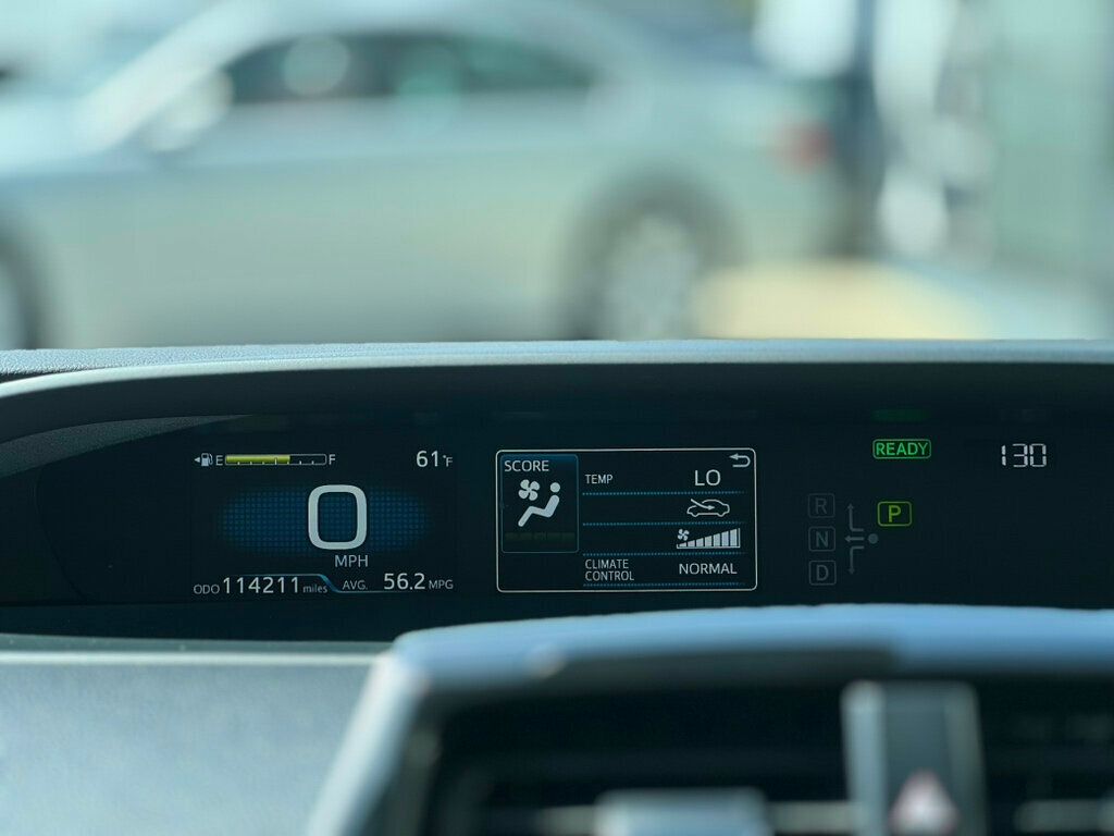 2022 Toyota Prius L Eco - 22822517 - 24