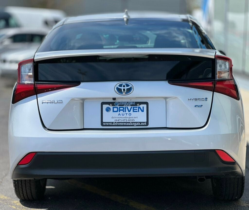 2022 Toyota Prius L Eco photo 4