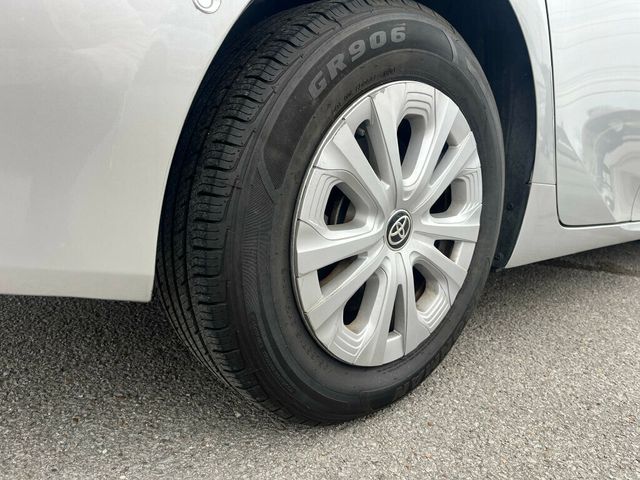 2022 Toyota Prius SPECIOUS SEDAN, GAS SAVER! - 22987505 - 10
