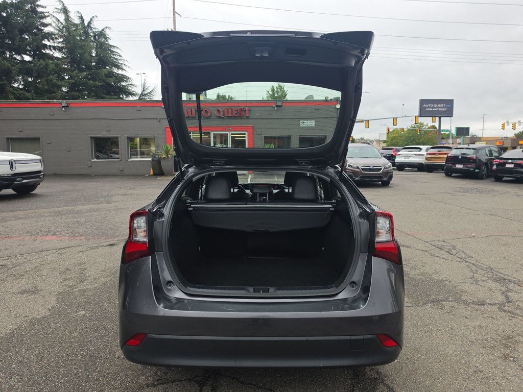 Toyota Prius photo 11