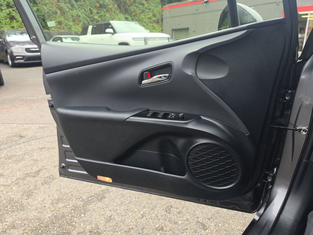 Toyota Prius photo 18