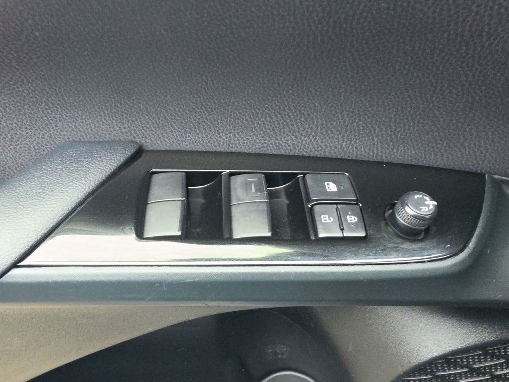 Toyota Prius photo 19