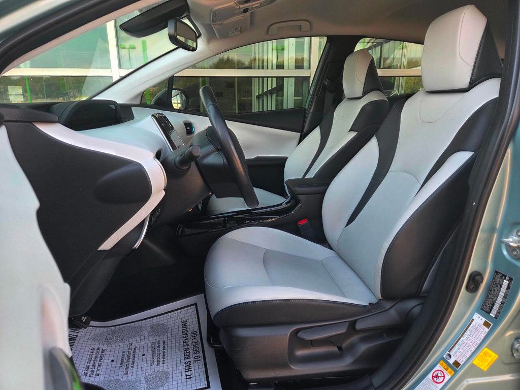 2022 Toyota Prius XLE AWD-e photo 10